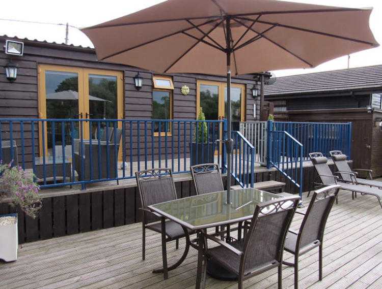 Norfolk broads holiday cottage decking area