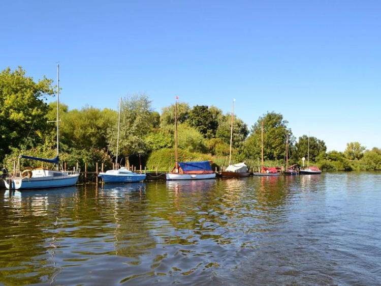 Self Catering Holiday Cottage - View of the River Yare from Swallowdale Holiday Home